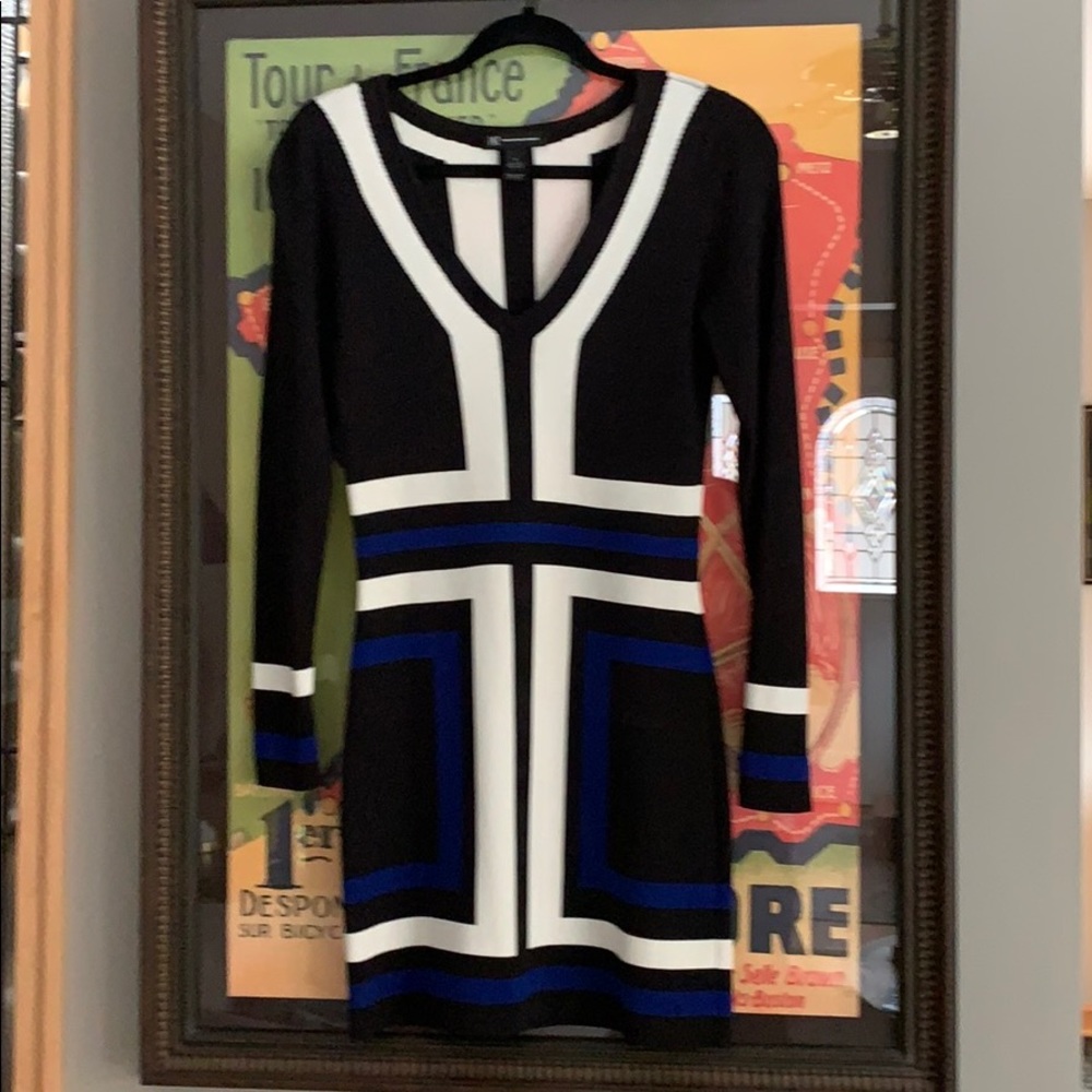EUC INC BLACK GEOMETRIC DRESS SIZE SMALL